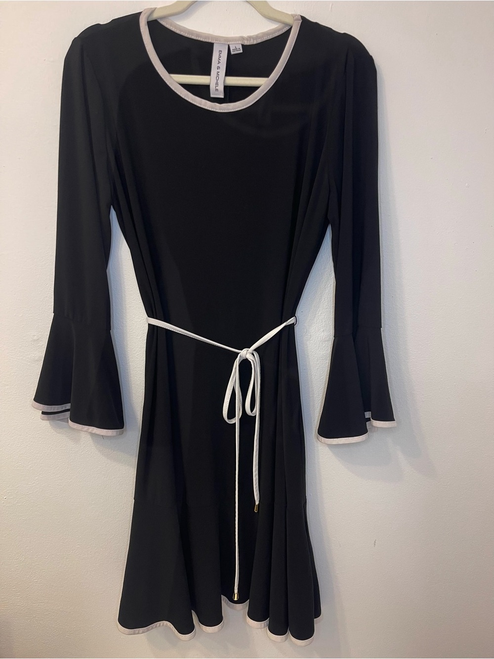 Emma & Michele Black Long-Sleeve Dress with White Trim Size Large PTP 20”-23”